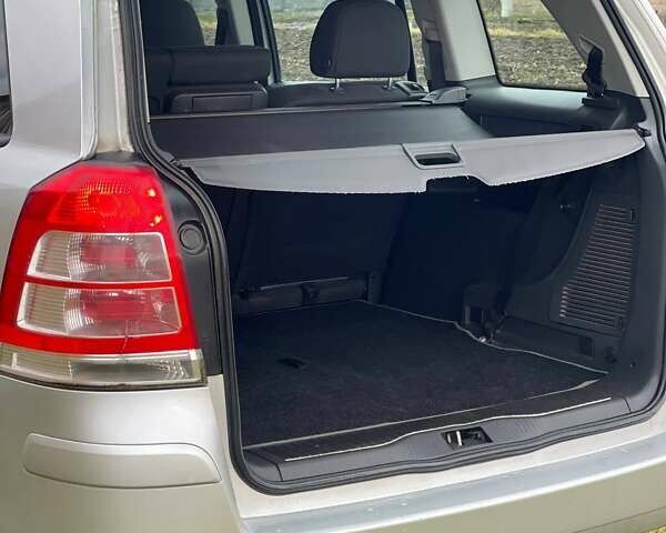 Серый Опель Зафира, объемом двигателя 1.8 л и пробегом 218 тыс. км за 4999 $, фото 11 на Automoto.ua