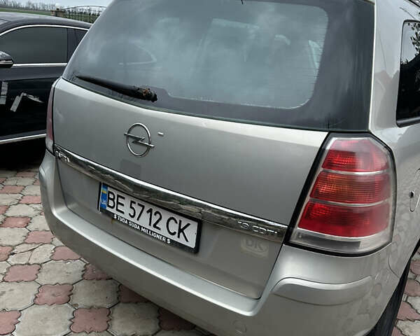 Серый Опель Зафира, объемом двигателя 1.91 л и пробегом 410 тыс. км за 4300 $, фото 11 на Automoto.ua