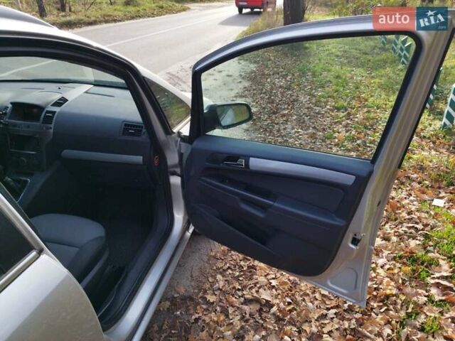 Серый Опель Зафира, объемом двигателя 1.8 л и пробегом 214 тыс. км за 5200 $, фото 26 на Automoto.ua