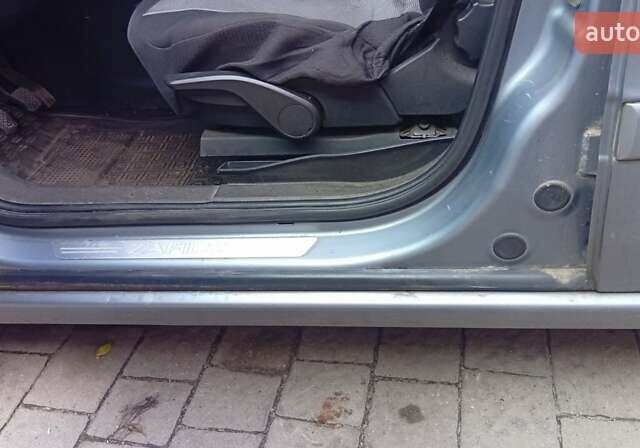 Серый Опель Зафира, объемом двигателя 1.9 л и пробегом 270 тыс. км за 4500 $, фото 4 на Automoto.ua