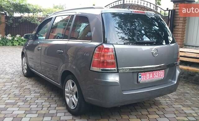 Серый Опель Зафира, объемом двигателя 1.6 л и пробегом 211 тыс. км за 5400 $, фото 5 на Automoto.ua