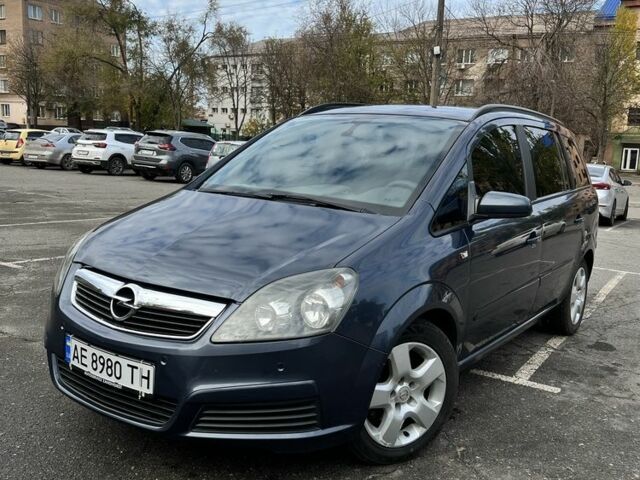 Серый Опель Зафира, объемом двигателя 1.6 л и пробегом 290 тыс. км за 5600 $, фото 7 на Automoto.ua