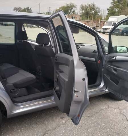 Серый Опель Зафира, объемом двигателя 1.6 л и пробегом 213 тыс. км за 5500 $, фото 12 на Automoto.ua