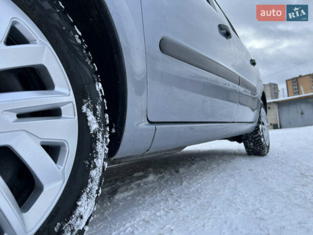 Серый Опель Зафира, объемом двигателя 1.6 л и пробегом 291 тыс. км за 3950 $, фото 18 на Automoto.ua