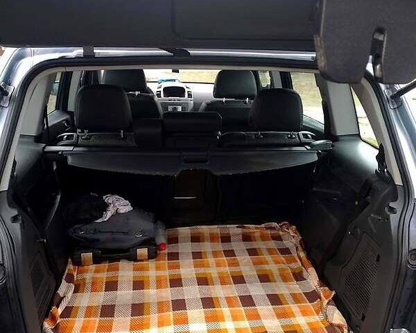 Серый Опель Зафира, объемом двигателя 1.8 л и пробегом 260 тыс. км за 6000 $, фото 8 на Automoto.ua