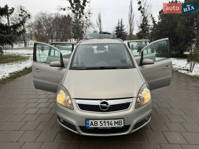 Серый Опель Зафира, объемом двигателя 1.8 л и пробегом 169 тыс. км за 6400 $, фото 7 на Automoto.ua