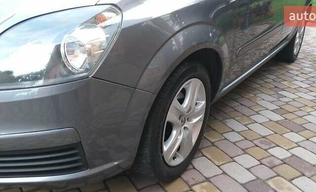 Серый Опель Зафира, объемом двигателя 1.6 л и пробегом 211 тыс. км за 5400 $, фото 9 на Automoto.ua