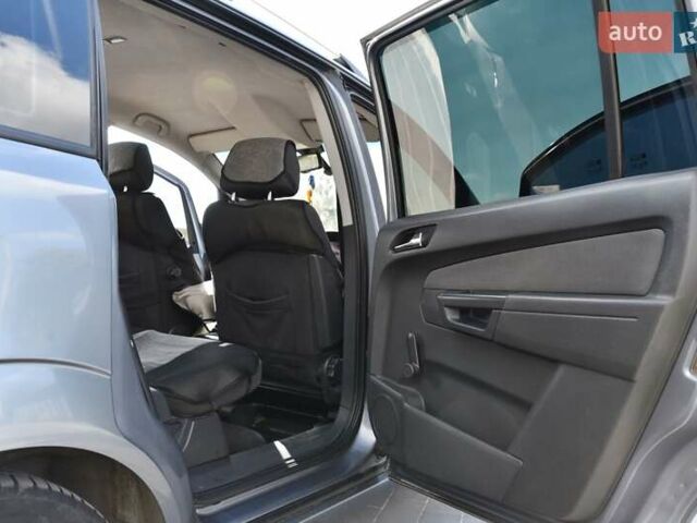 Серый Опель Зафира, объемом двигателя 1.9 л и пробегом 309 тыс. км за 4600 $, фото 30 на Automoto.ua