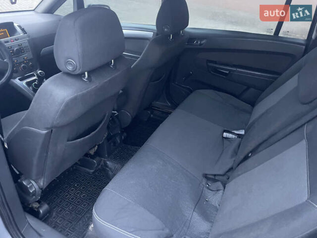 Серый Опель Зафира, объемом двигателя 1.8 л и пробегом 354 тыс. км за 3950 $, фото 20 на Automoto.ua