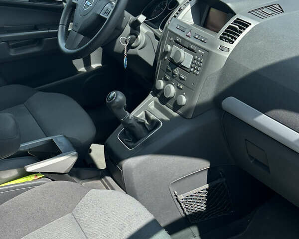 Серый Опель Зафира, объемом двигателя 1.6 л и пробегом 217 тыс. км за 5500 $, фото 29 на Automoto.ua