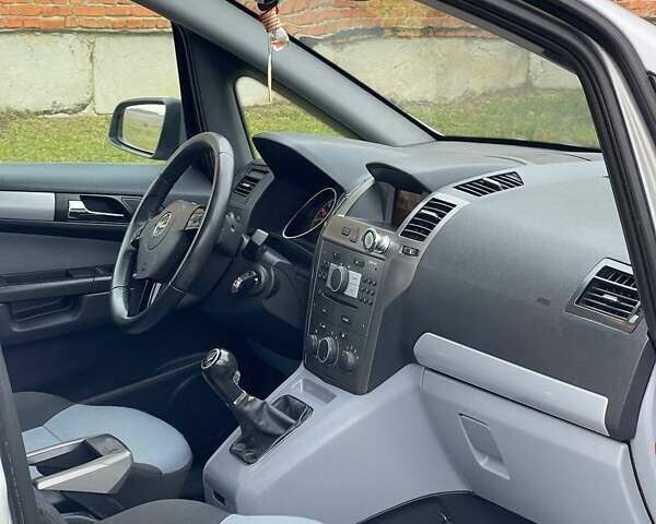 Серый Опель Зафира, объемом двигателя 1.8 л и пробегом 218 тыс. км за 4999 $, фото 29 на Automoto.ua