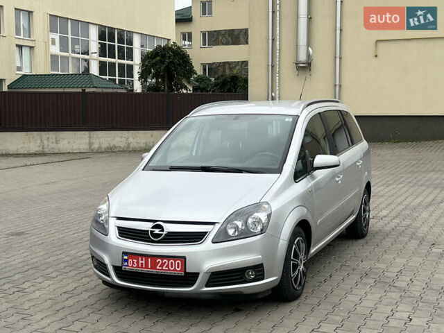 Серый Опель Зафира, объемом двигателя 1.8 л и пробегом 183 тыс. км за 5400 $, фото 5 на Automoto.ua