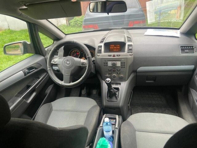 Серый Опель Зафира, объемом двигателя 1.6 л и пробегом 350 тыс. км за 3513 $, фото 5 на Automoto.ua