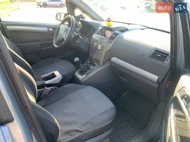 Серый Опель Зафира, объемом двигателя 1.9 л и пробегом 260 тыс. км за 5900 $, фото 21 на Automoto.ua