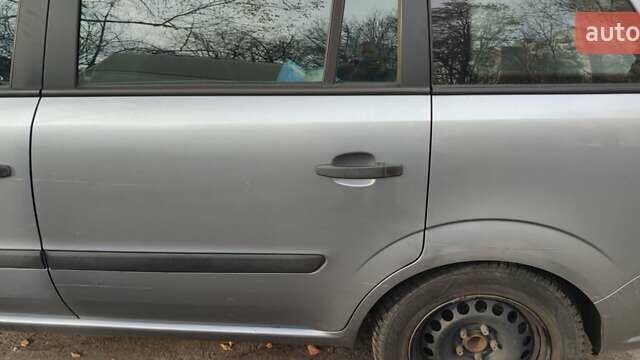 Серый Опель Зафира, объемом двигателя 1.6 л и пробегом 291 тыс. км за 4300 $, фото 24 на Automoto.ua