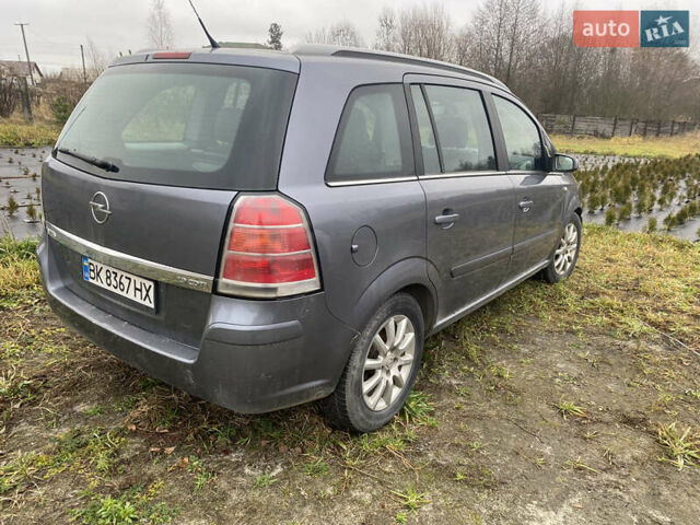 Серый Опель Зафира, объемом двигателя 1.91 л и пробегом 280 тыс. км за 2900 $, фото 3 на Automoto.ua