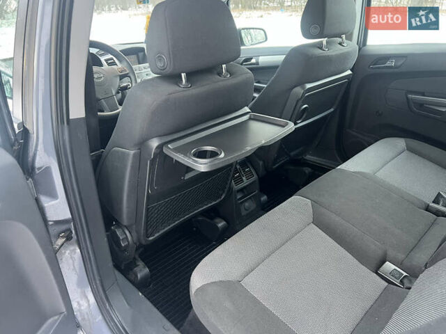 Серый Опель Зафира, объемом двигателя 1.9 л и пробегом 218 тыс. км за 6500 $, фото 26 на Automoto.ua