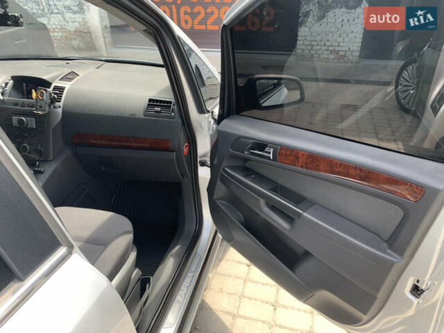 Серый Опель Зафира, объемом двигателя 1.9 л и пробегом 404 тыс. км за 6500 $, фото 25 на Automoto.ua