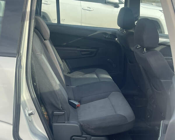 Сірий Опель Зафіра, об'ємом двигуна 1.6 л та пробігом 268 тис. км за 4500 $, фото 7 на Automoto.ua