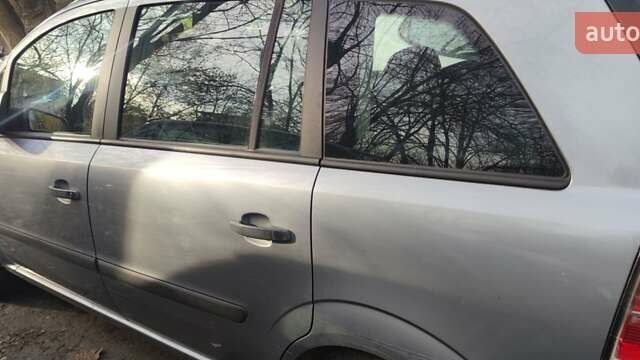 Серый Опель Зафира, объемом двигателя 1.6 л и пробегом 291 тыс. км за 4300 $, фото 7 на Automoto.ua