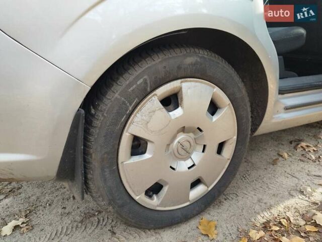 Серый Опель Зафира, объемом двигателя 1.8 л и пробегом 214 тыс. км за 5200 $, фото 23 на Automoto.ua