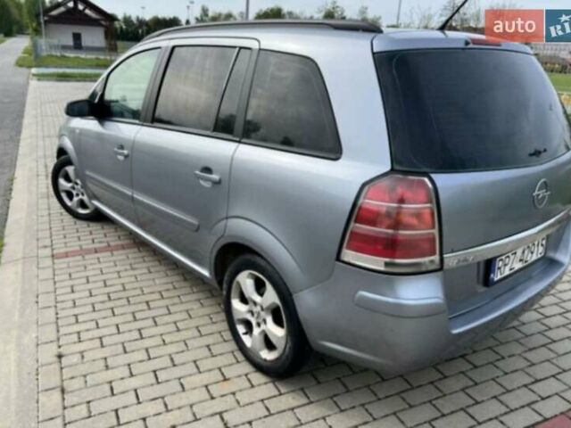 Серый Опель Зафира, объемом двигателя 1.8 л и пробегом 265 тыс. км за 1750 $, фото 2 на Automoto.ua