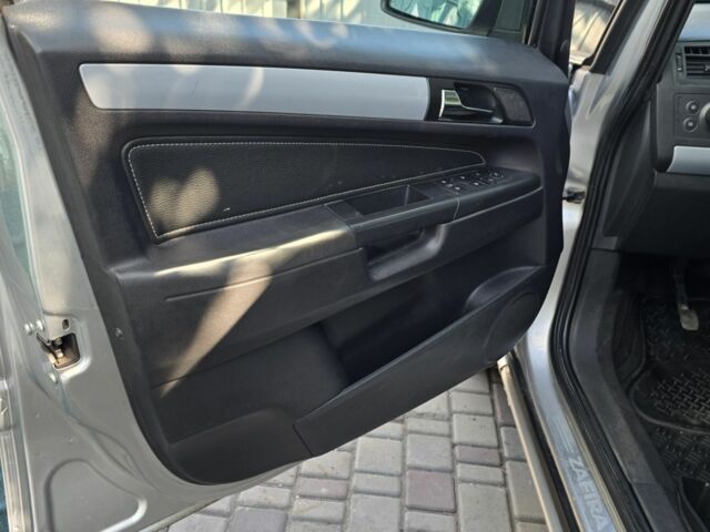 Опель Зафира 2006 в Кривом Роге на Automoto.ua Серый Опель Зафира, объемом двигателя 1.9 л и пробегом 300 тыс. км за 3733 $, фото 21 на Automoto.ua