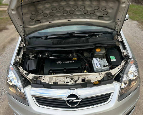 Сірий Опель Зафіра, об'ємом двигуна 1.6 л та пробігом 180 тис. км за 5700 $, фото 27 на Automoto.ua