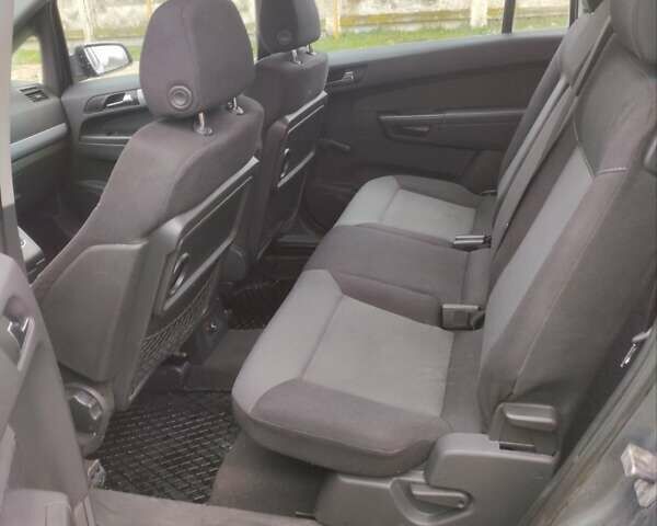 Серый Опель Зафира, объемом двигателя 1.9 л и пробегом 337 тыс. км за 2700 $, фото 12 на Automoto.ua