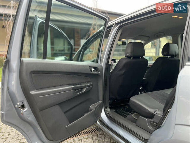 Серый Опель Зафира, объемом двигателя 1.9 л и пробегом 275 тыс. км за 4900 $, фото 35 на Automoto.ua