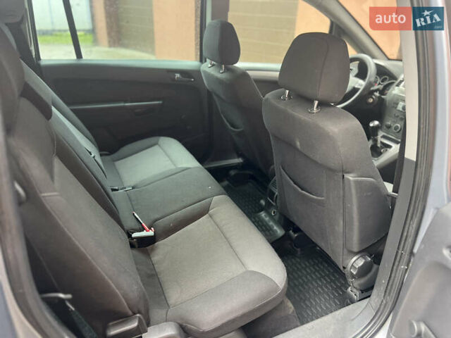 Серый Опель Зафира, объемом двигателя 1.6 л и пробегом 211 тыс. км за 4450 $, фото 10 на Automoto.ua