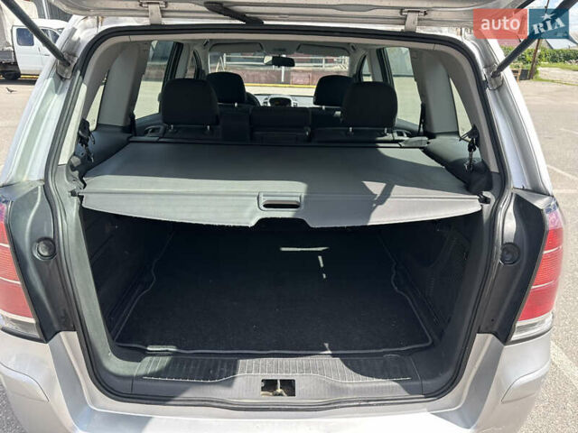 Серый Опель Зафира, объемом двигателя 1.6 л и пробегом 217 тыс. км за 5500 $, фото 31 на Automoto.ua