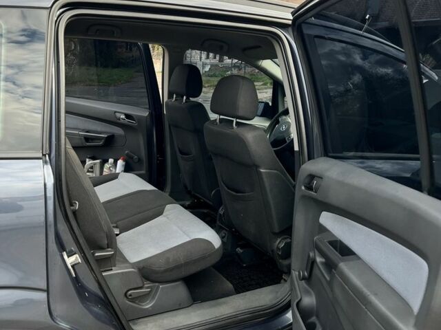 Серый Опель Зафира, объемом двигателя 1.6 л и пробегом 290 тыс. км за 5600 $, фото 6 на Automoto.ua