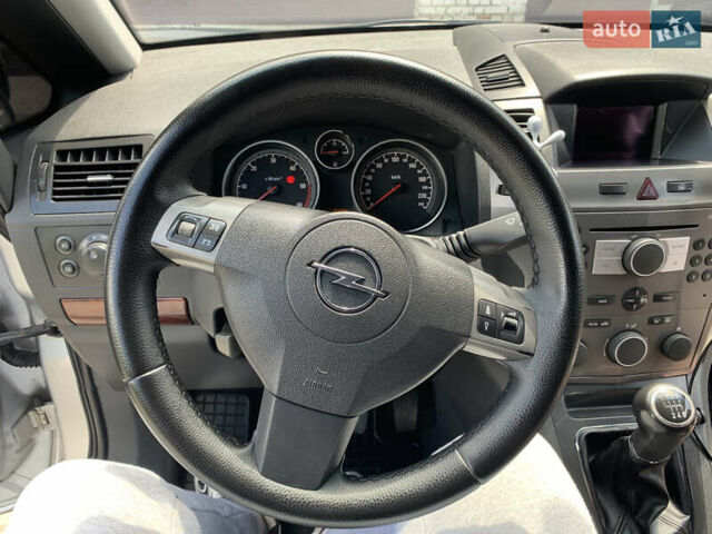 Серый Опель Зафира, объемом двигателя 1.9 л и пробегом 404 тыс. км за 6500 $, фото 21 на Automoto.ua