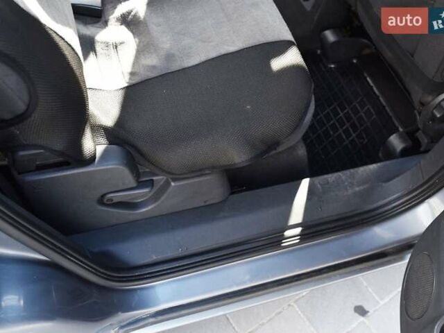 Серый Опель Зафира, объемом двигателя 1.9 л и пробегом 309 тыс. км за 4600 $, фото 32 на Automoto.ua