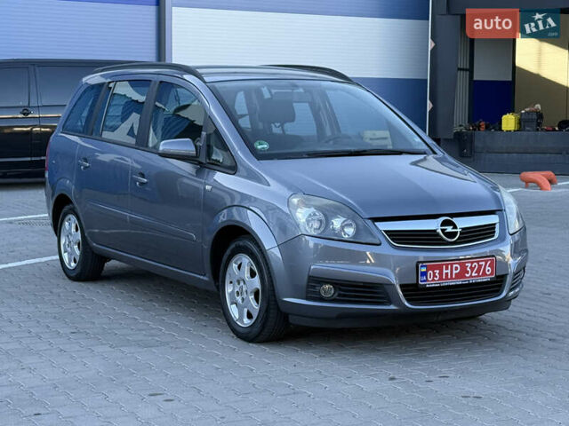 Серый Опель Зафира, объемом двигателя 1.6 л и пробегом 132 тыс. км за 5750 $, фото 4 на Automoto.ua