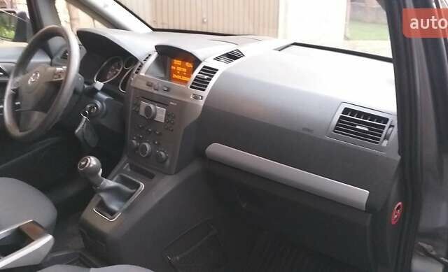 Серый Опель Зафира, объемом двигателя 1.6 л и пробегом 211 тыс. км за 5400 $, фото 21 на Automoto.ua