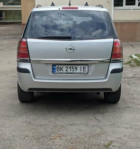 Серый Опель Зафира, объемом двигателя 1.8 л и пробегом 263 тыс. км за 6800 $, фото 4 на Automoto.ua