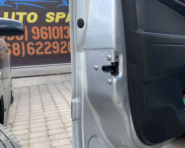 Серый Опель Зафира, объемом двигателя 1.9 л и пробегом 404 тыс. км за 6500 $, фото 18 на Automoto.ua