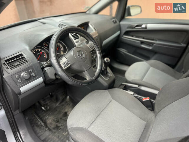 Серый Опель Зафира, объемом двигателя 1.6 л и пробегом 211 тыс. км за 4450 $, фото 7 на Automoto.ua