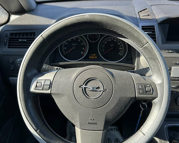 Серый Опель Зафира, объемом двигателя 1.8 л и пробегом 205 тыс. км за 6400 $, фото 9 на Automoto.ua