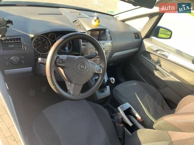 Серый Опель Зафира, объемом двигателя 1.9 л и пробегом 260 тыс. км за 5900 $, фото 22 на Automoto.ua