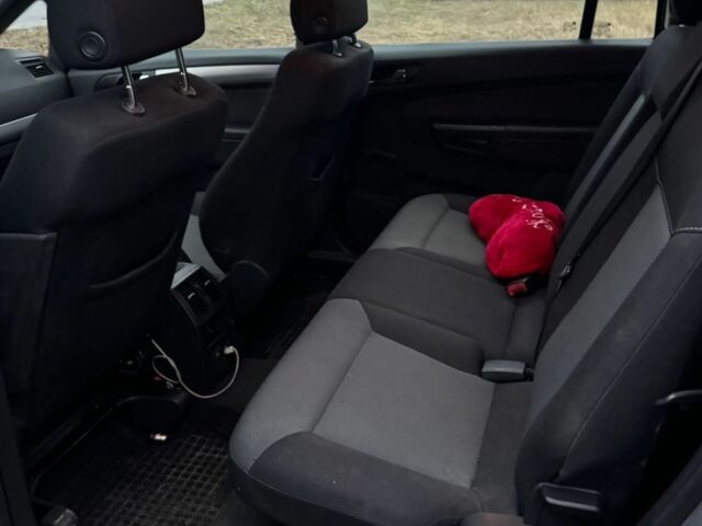 Серый Опель Зафира, объемом двигателя 1.9 л и пробегом 280 тыс. км за 3600 $, фото 5 на Automoto.ua