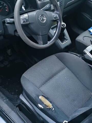 Серый Опель Зафира, объемом двигателя 1.6 л и пробегом 291 тыс. км за 4300 $, фото 30 на Automoto.ua