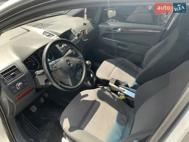 Серый Опель Зафира, объемом двигателя 1.9 л и пробегом 404 тыс. км за 6500 $, фото 35 на Automoto.ua