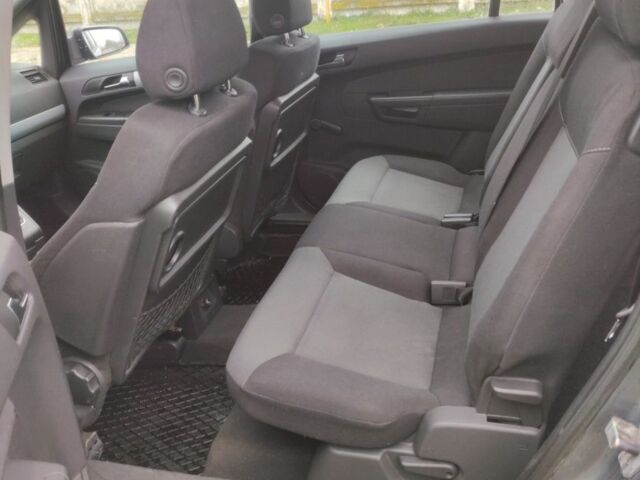 Серый Опель Зафира, объемом двигателя 1.9 л и пробегом 333 тыс. км за 2699 $, фото 11 на Automoto.ua