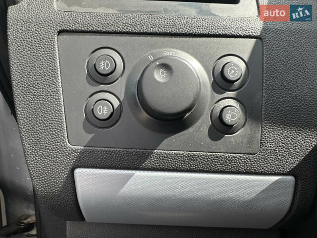 Серый Опель Зафира, объемом двигателя 1.6 л и пробегом 217 тыс. км за 5500 $, фото 30 на Automoto.ua