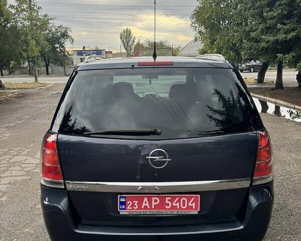 Серый Опель Зафира, объемом двигателя 1.6 л и пробегом 184 тыс. км за 6200 $, фото 9 на Automoto.ua