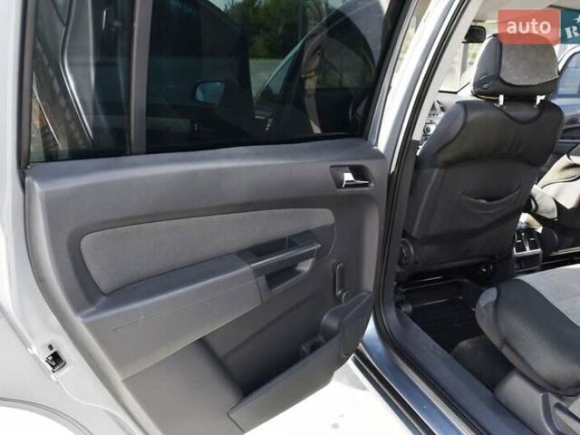 Серый Опель Зафира, объемом двигателя 1.9 л и пробегом 309 тыс. км за 4600 $, фото 21 на Automoto.ua