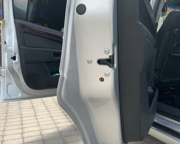 Серый Опель Зафира, объемом двигателя 1.9 л и пробегом 404 тыс. км за 6500 $, фото 17 на Automoto.ua